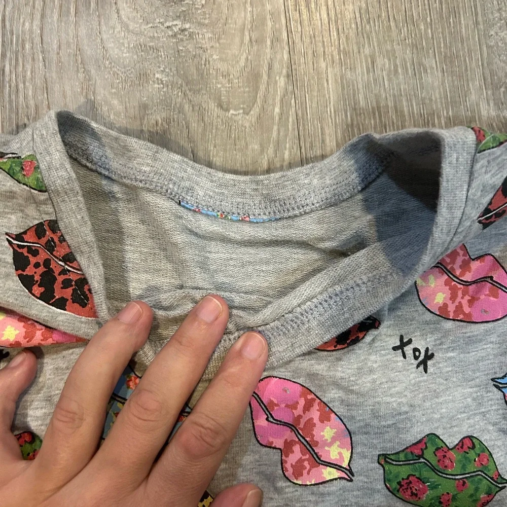 The Children's Place Gray Top with Colorful Lips Design- girls size 10